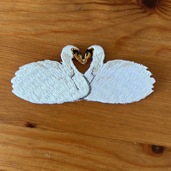 TAYLOR SWIFT official lover patches - Picture 2 of 4